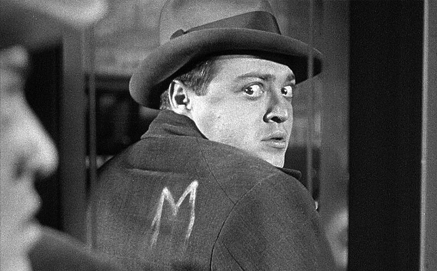 O trágico assassino feito por Peter Lorre em M - O Vampiro de Dusseldorf (1931)