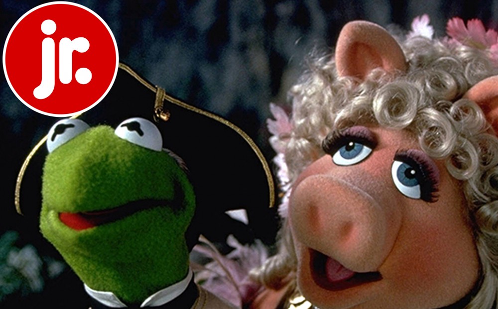 Kermit the Frog and Miss Piggy stand next to each other.