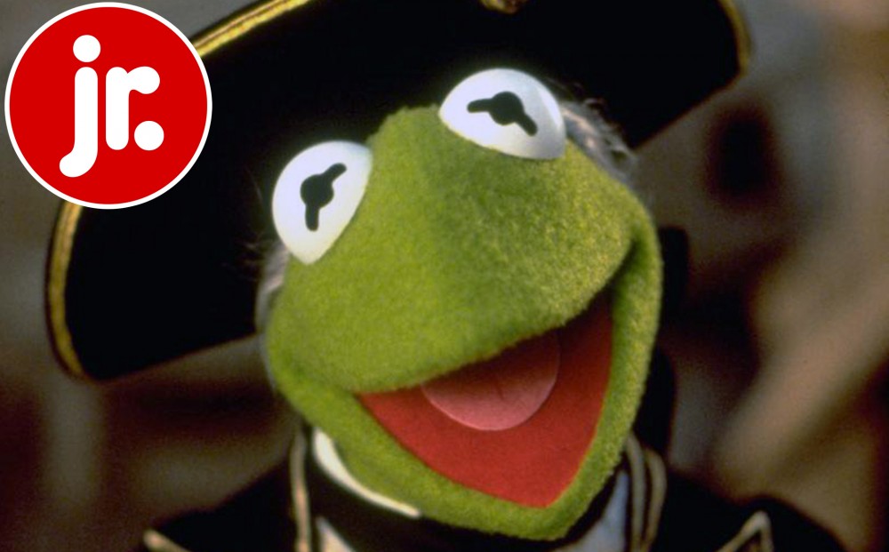 Close-up on the face of Kermit the Frog, who wears a buccaneer's hat.