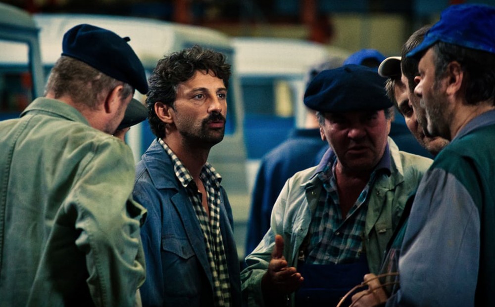 A group of workers discuss something.