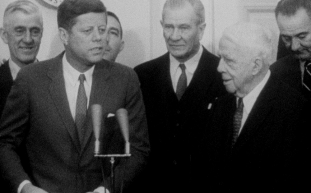 Robert Frost stands next to President Kennedy.